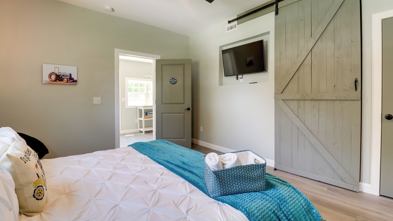Photo of Bedroom in Grove