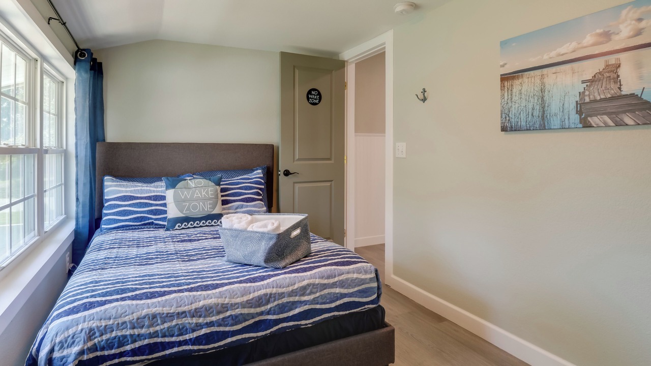 Photo of Bedroom in Grove