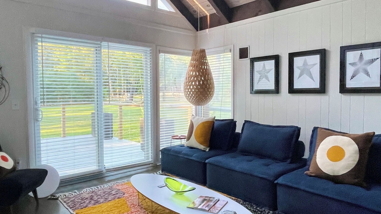 Photo of Livingroom in Montague