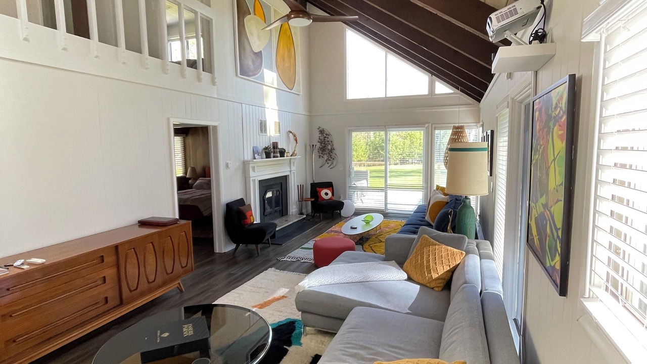 Photo of Livingroom in Montague