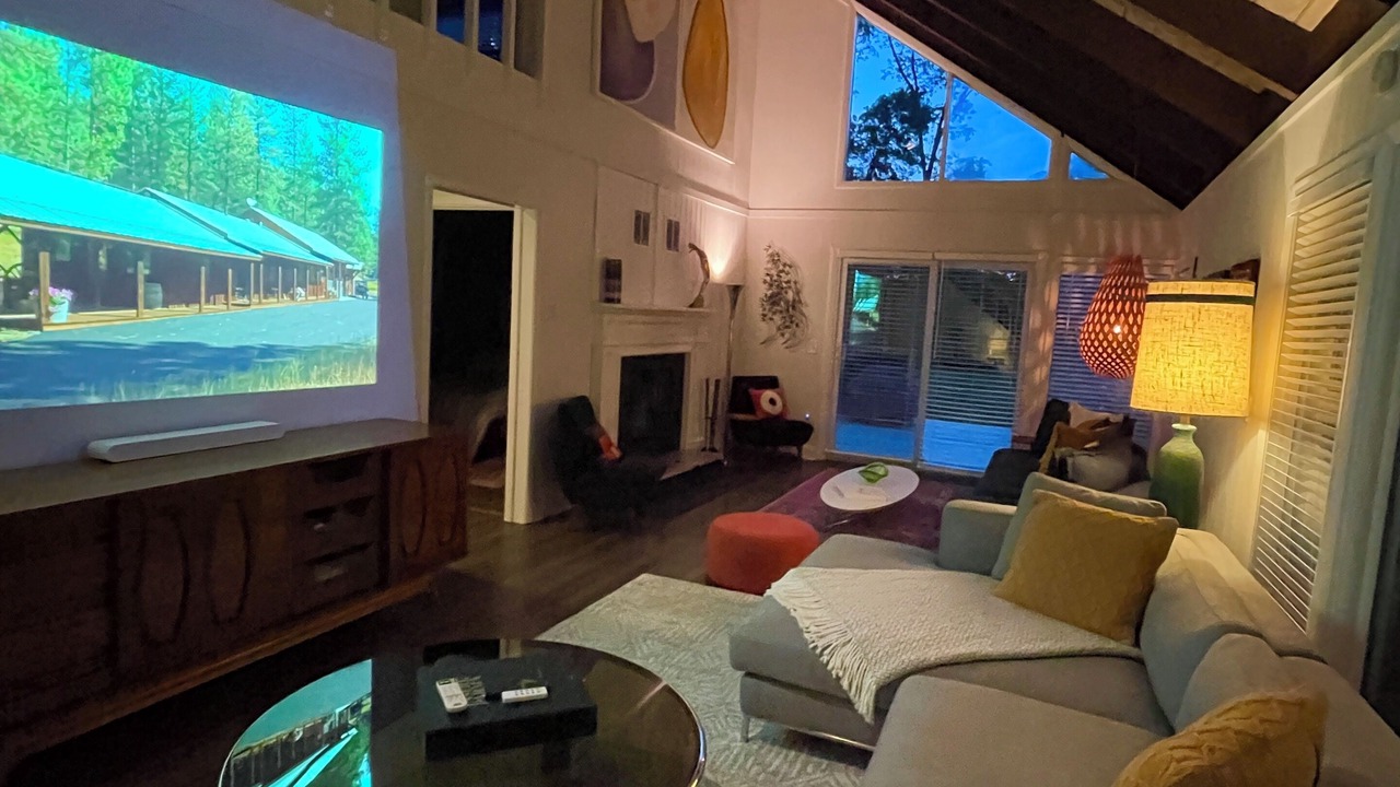 Photo of Livingroom in Montague