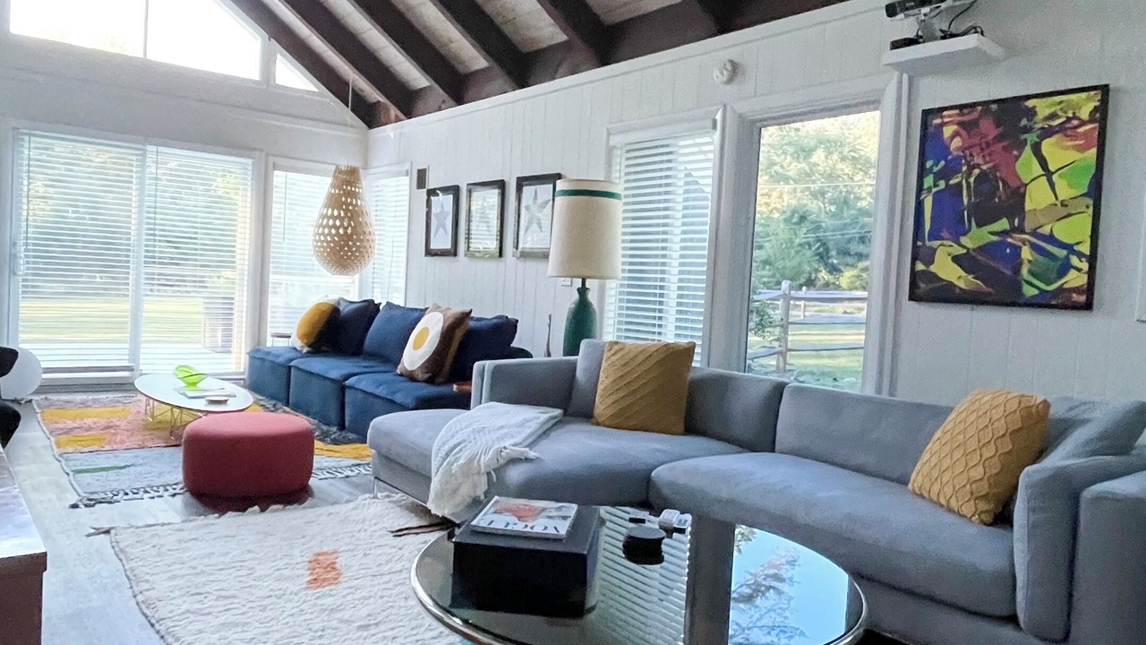 Photo of Livingroom in Montague