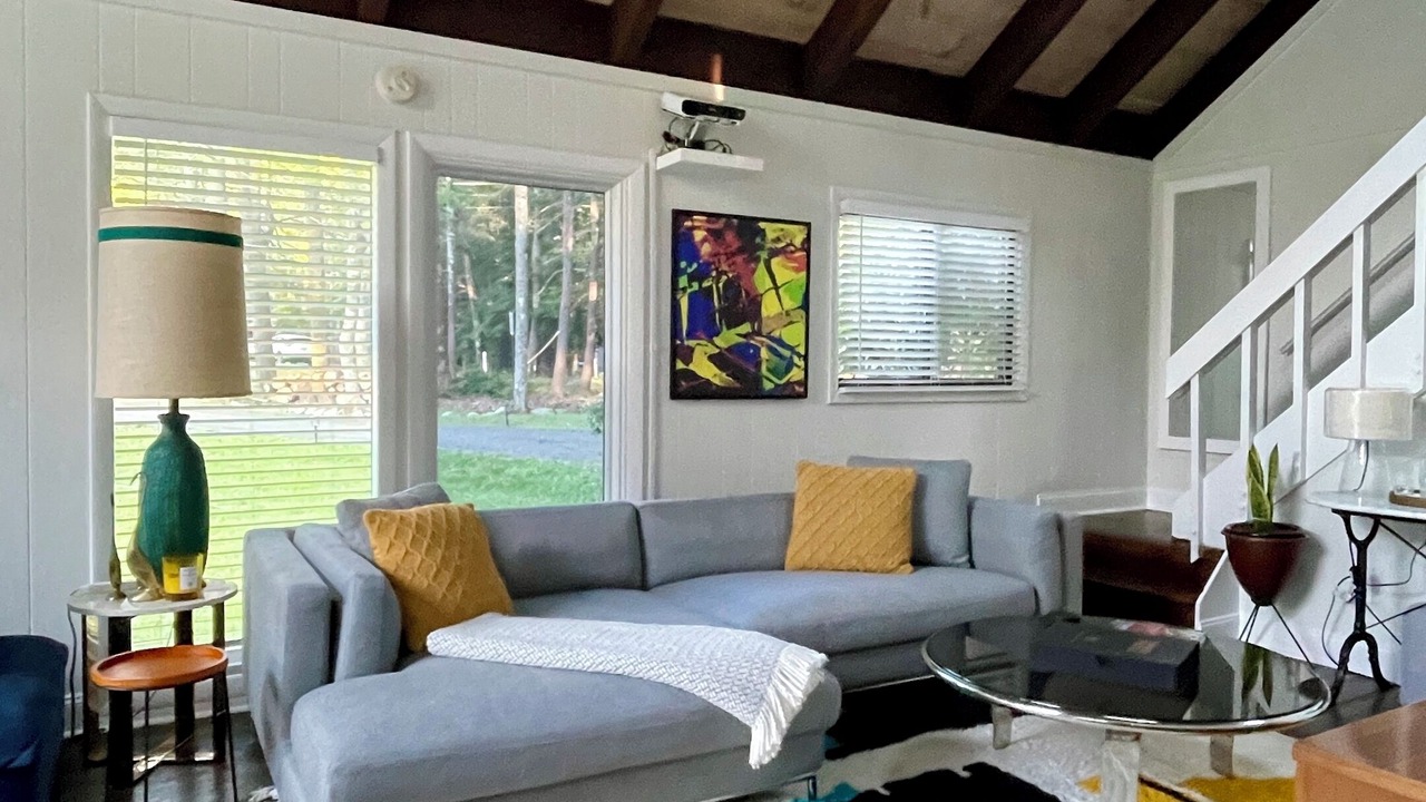 Photo of Livingroom in Montague