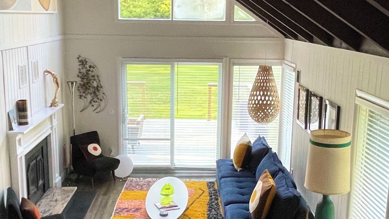 Photo of Livingroom in Montague
