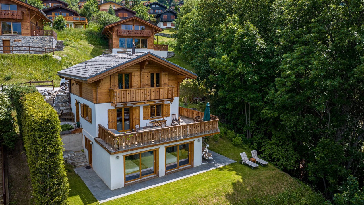 Photo of Outdoor in Saint-Pierre-de-Clages
