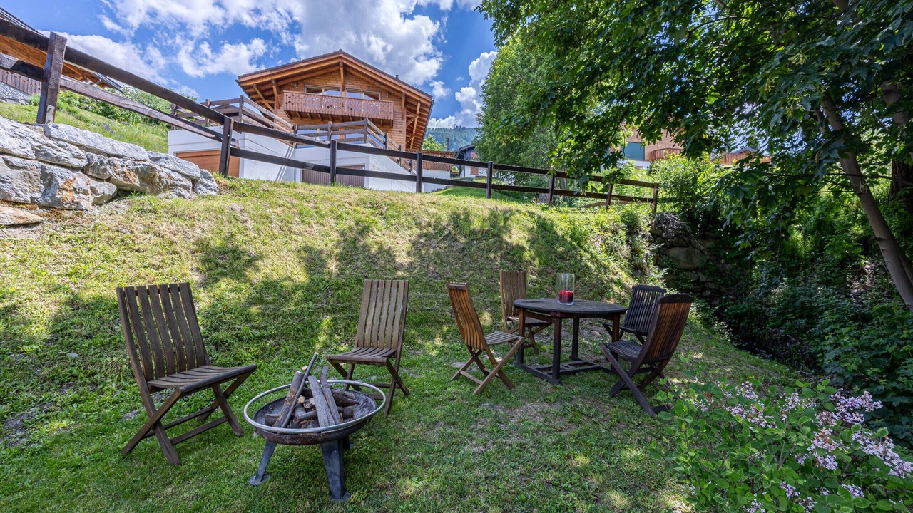 Photo of Outdoor in Saint-Pierre-de-Clages