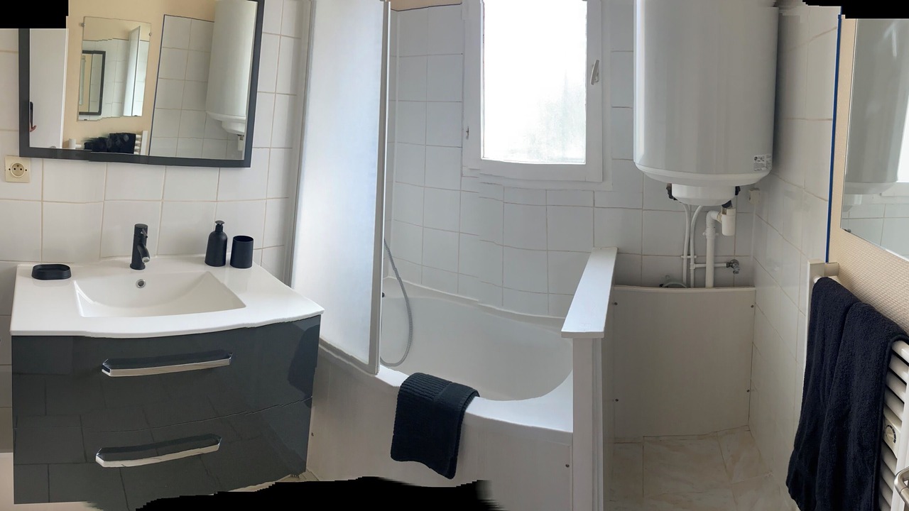 Photo of Bathroom in Lacroix-Saint-Ouen