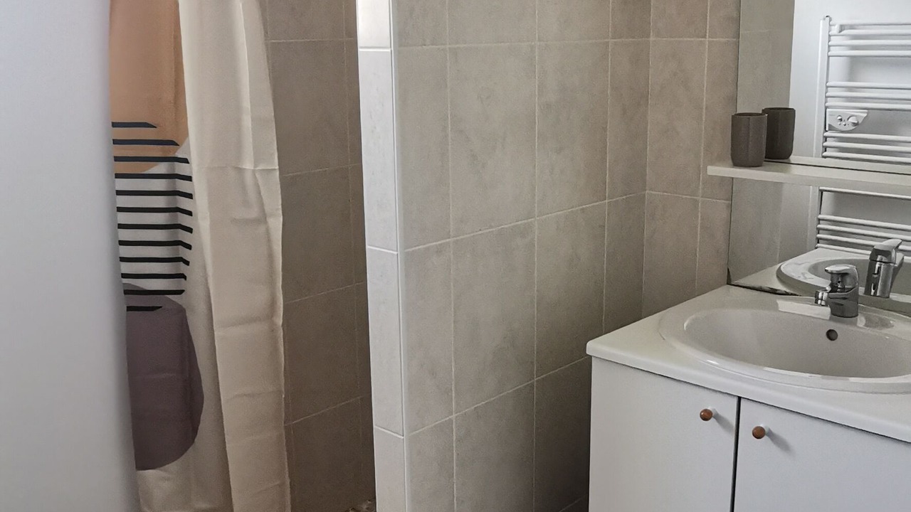 Photo of Bathroom in Angles