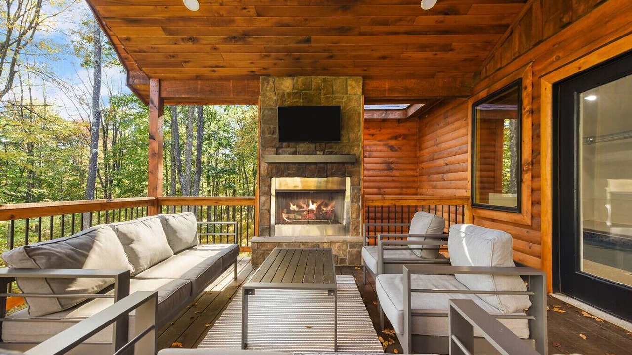 Photo of Livingroom in McHenry