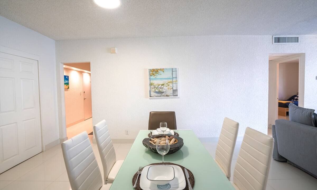 Photo of Livingroom in Hollywood South Central Beach