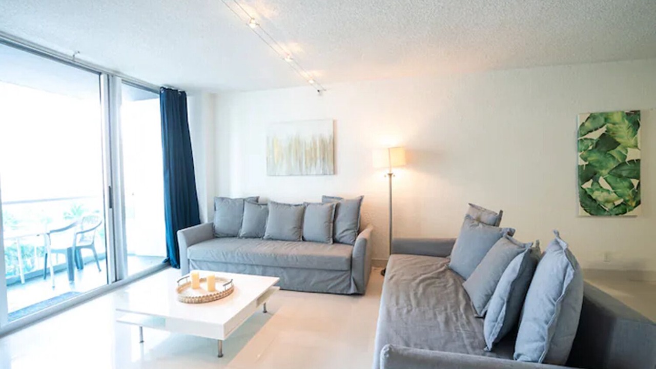 Photo of Livingroom in Hollywood South Central Beach