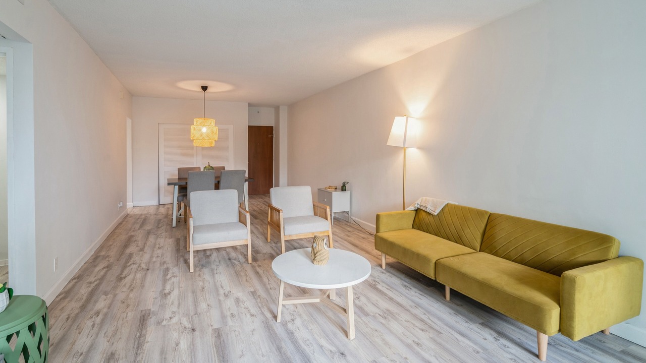 Photo of Livingroom in Hollywood South Central Beach