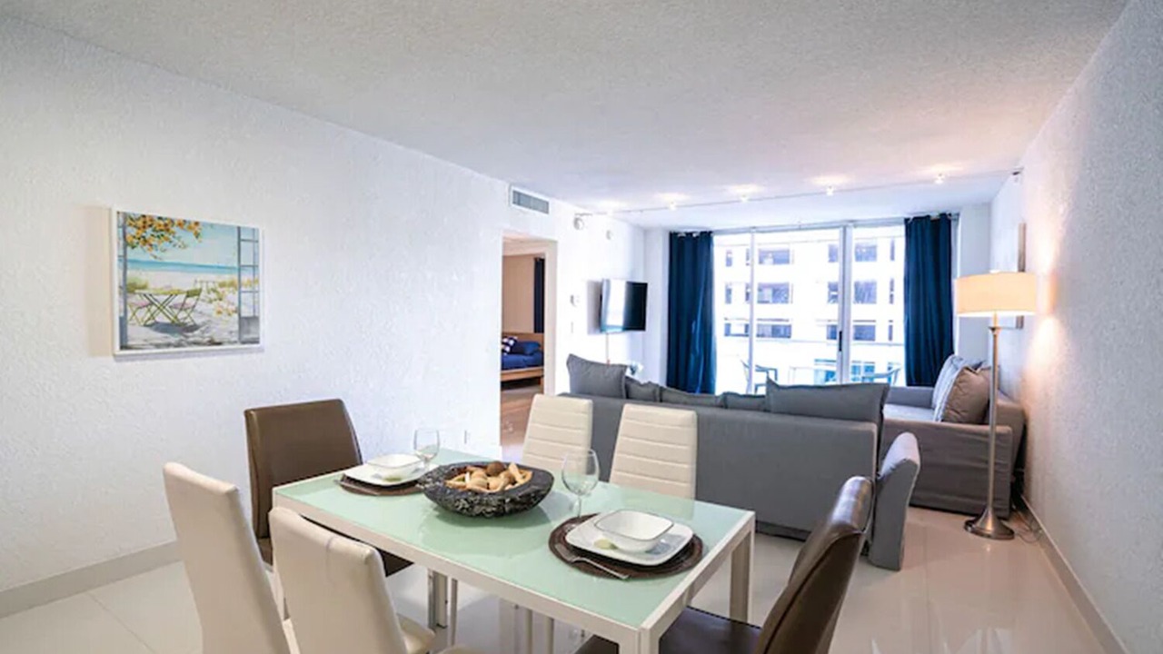 Photo of Livingroom in Hollywood South Central Beach