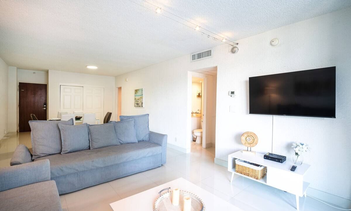 Photo of Livingroom in Hollywood South Central Beach