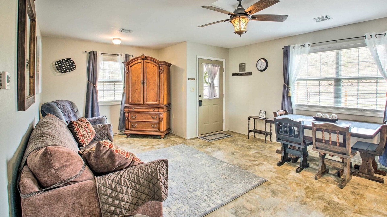 Photo of Livingroom in Booneville