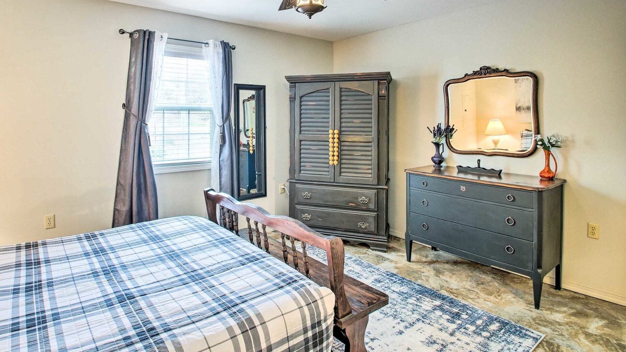 Photo of Bedroom in Booneville