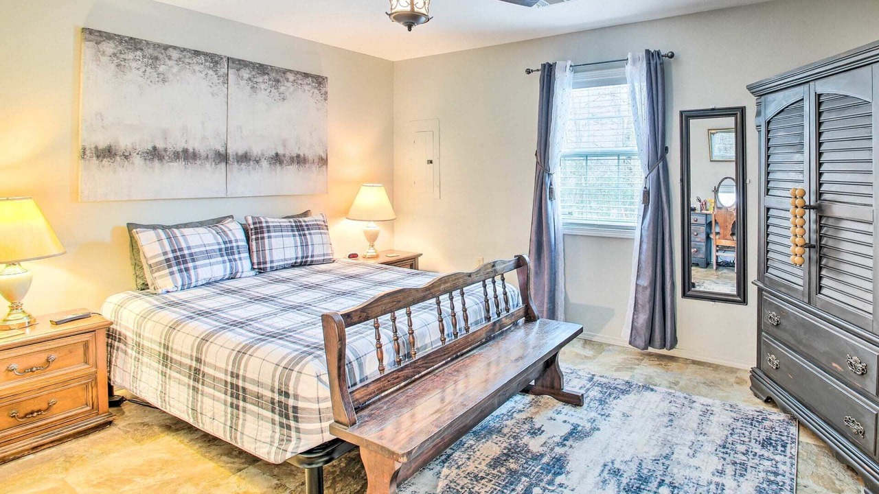 Photo of Bedroom in Booneville