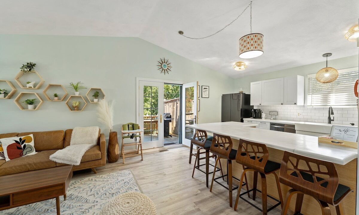 Photo of Livingroom in Saunderstown