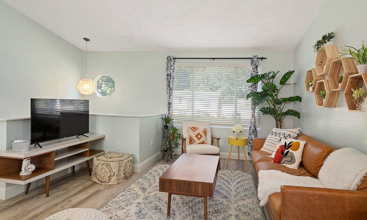 Photo of Livingroom in Saunderstown