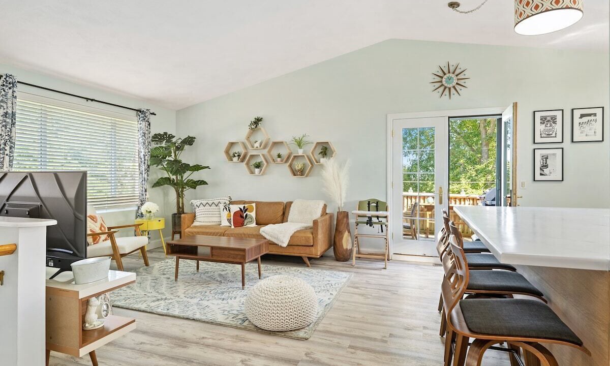 Photo of Livingroom in Saunderstown