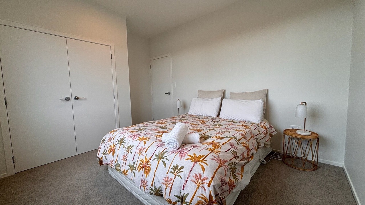 Photo of Others in Raglan