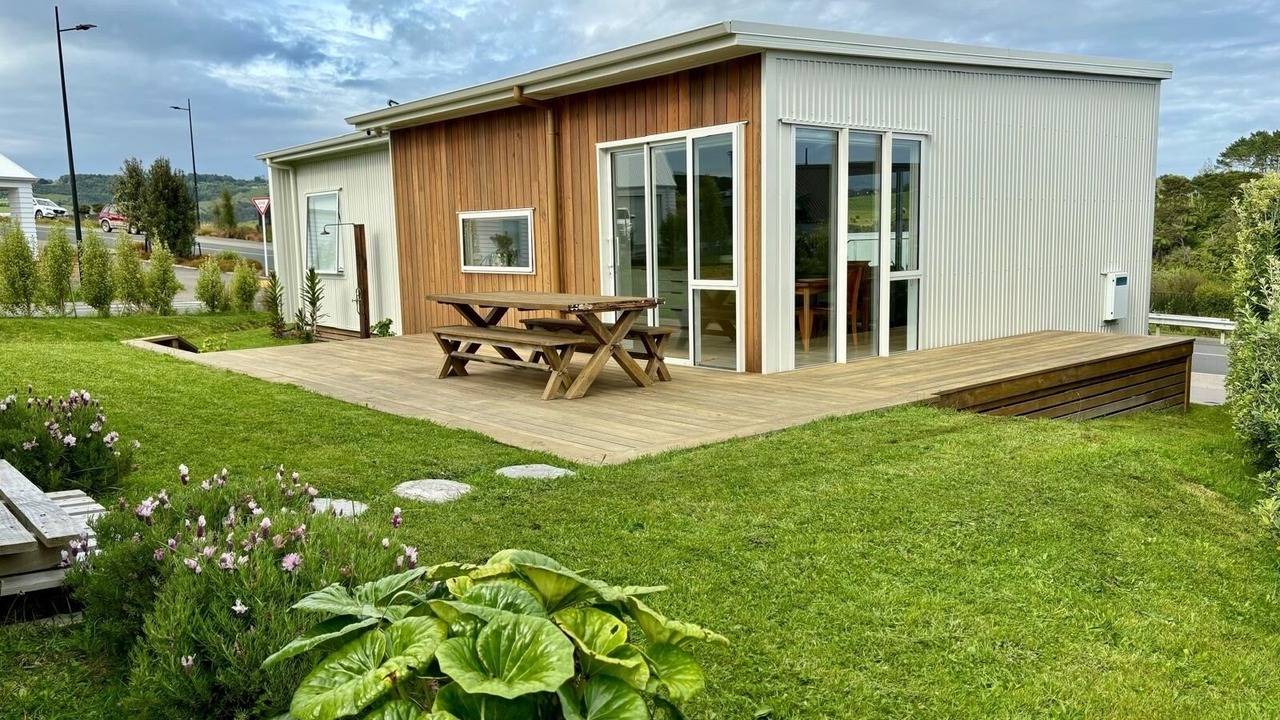 Photo of Others in Raglan