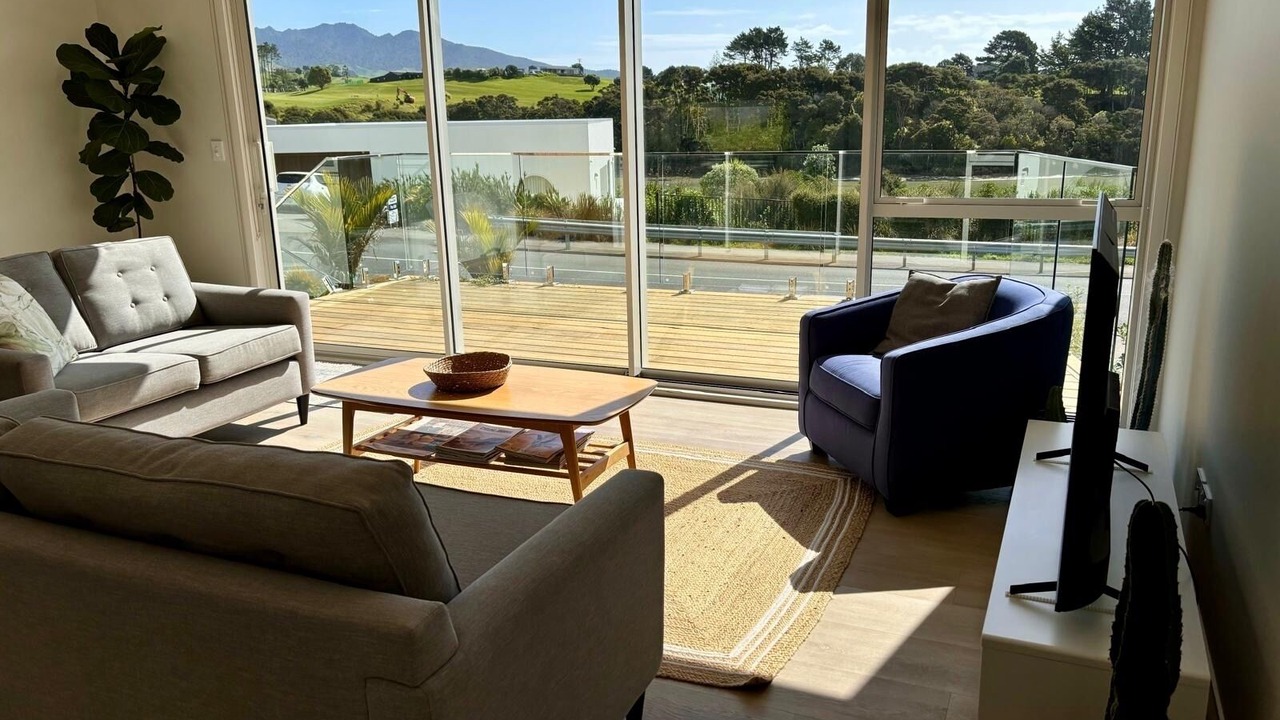 Photo of Others in Raglan