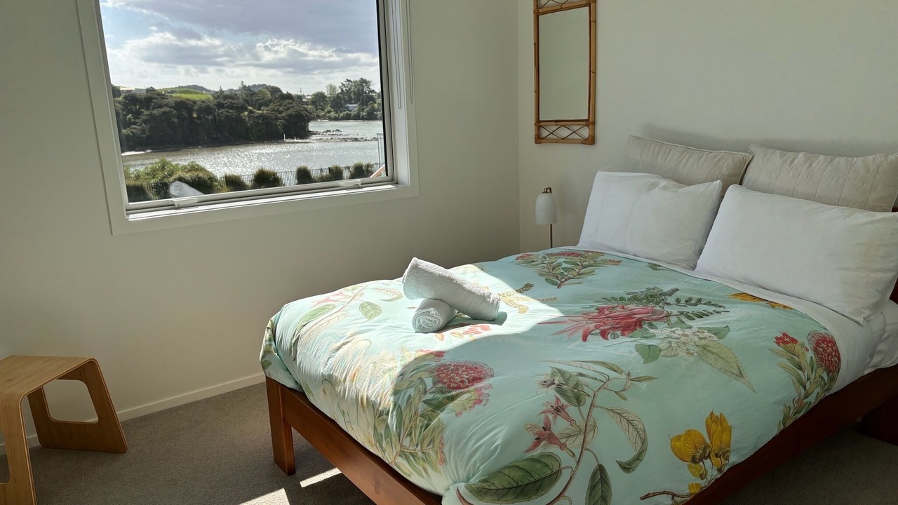 Photo of Others in Raglan