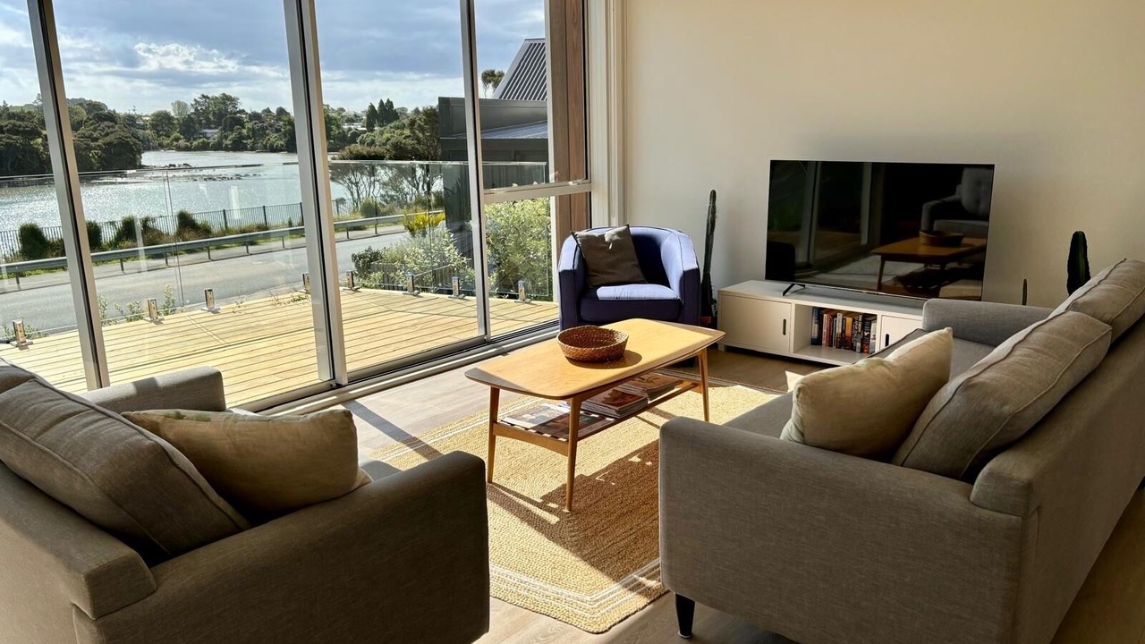 Photo of Others in Raglan