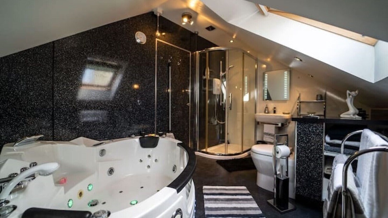 Photo of Bathroom in Leven