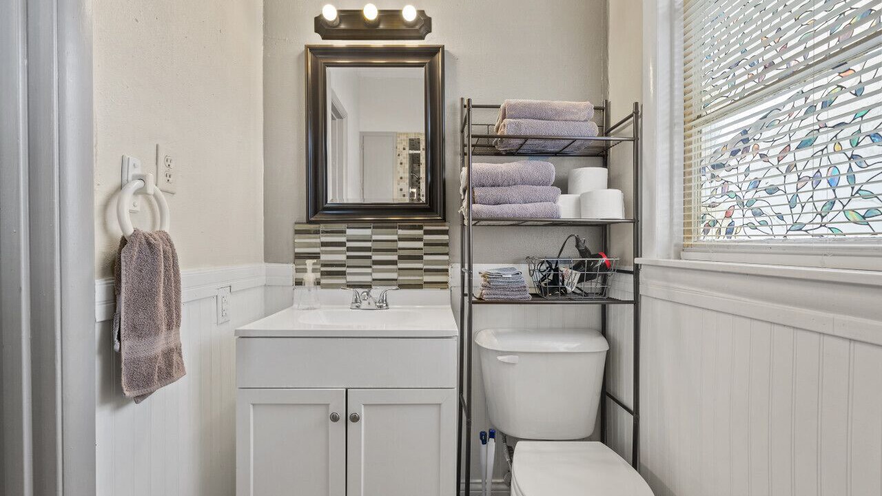Photo of Bathroom in Austin Ave.
