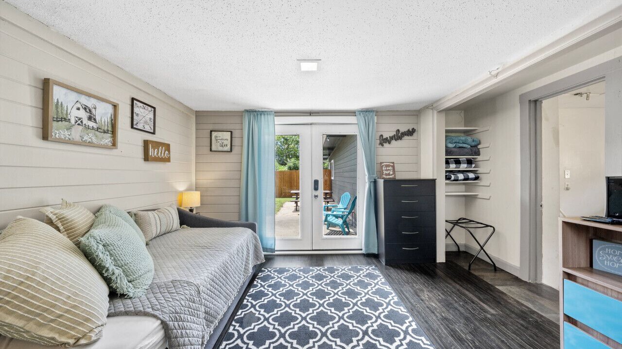 Photo of Bedroom in Austin Ave.