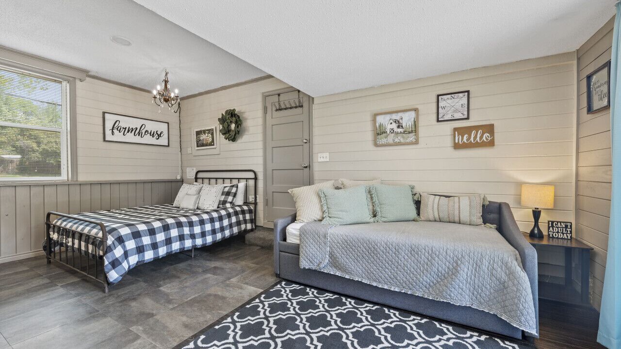 Photo of Bedroom in Austin Ave.