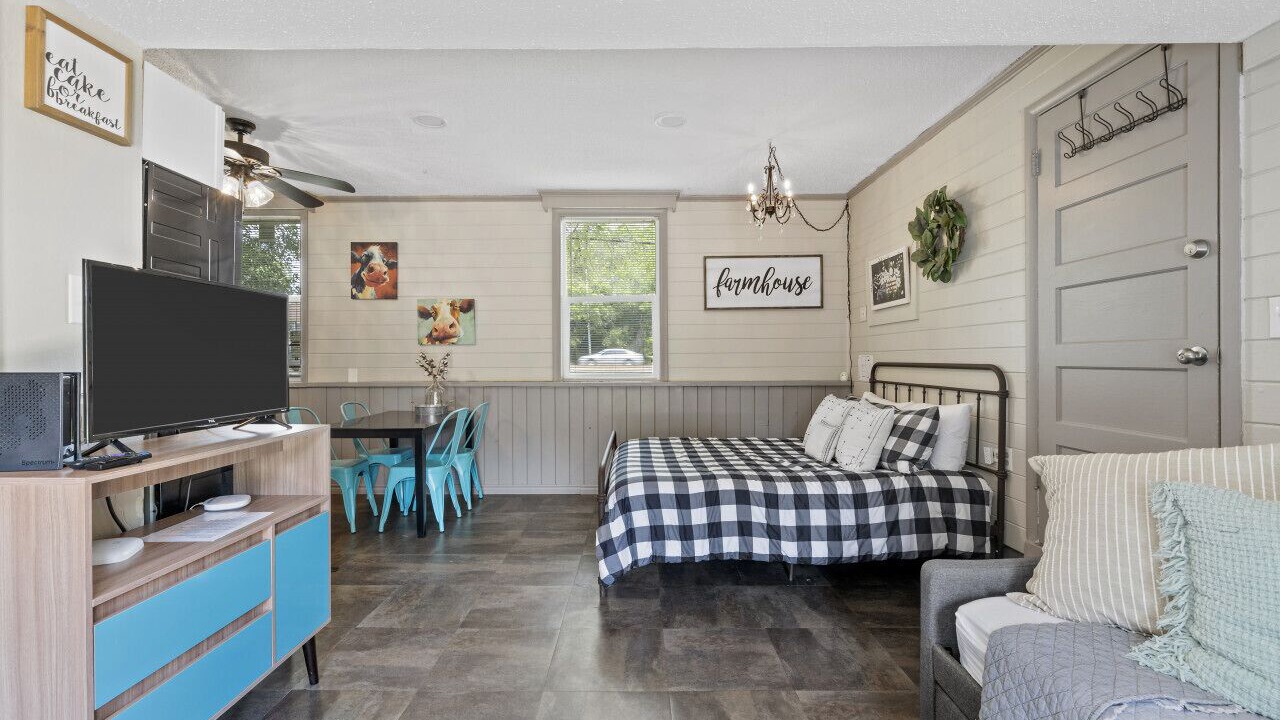 Photo of Bedroom in Austin Ave.