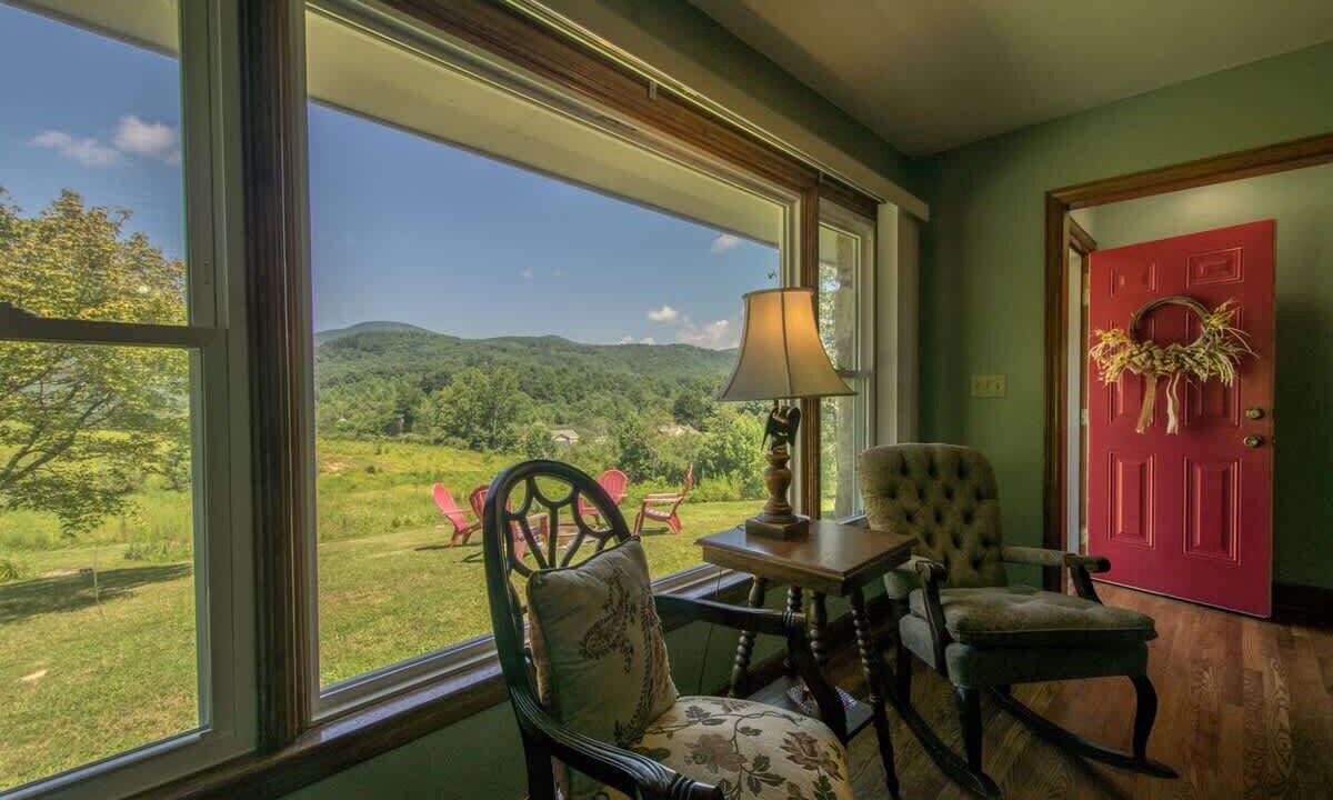Photo of Bedroom in Hendersonville