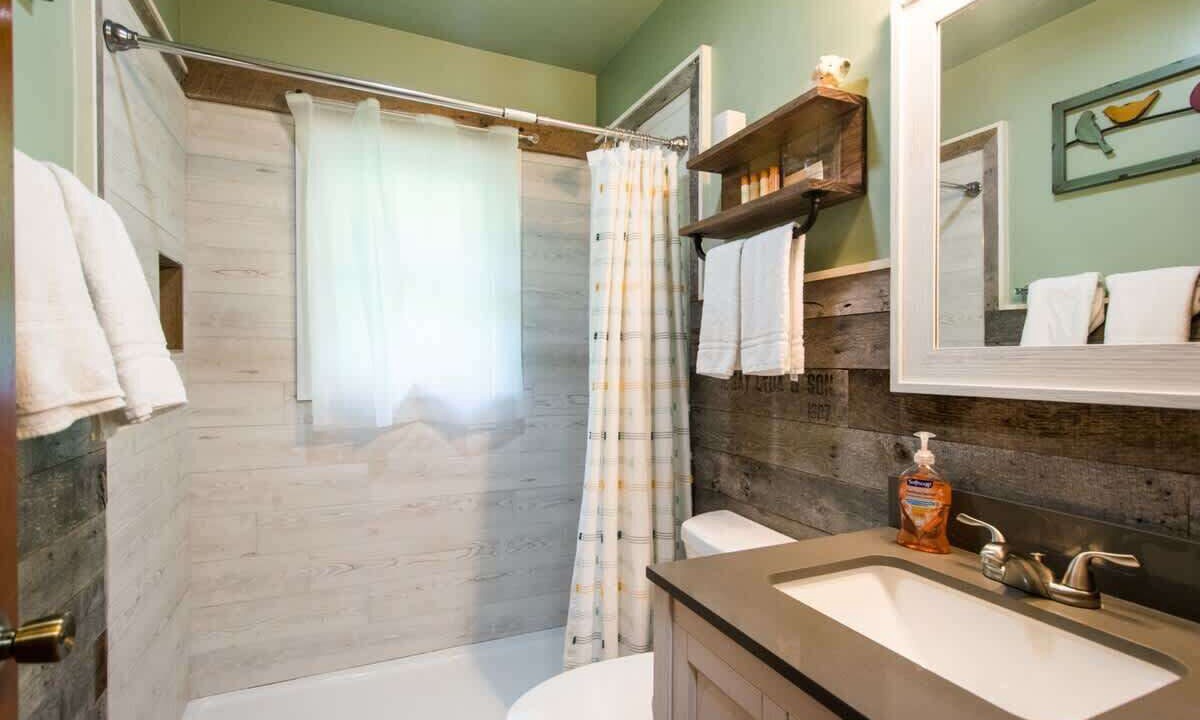 Photo of Bathroom in Hendersonville