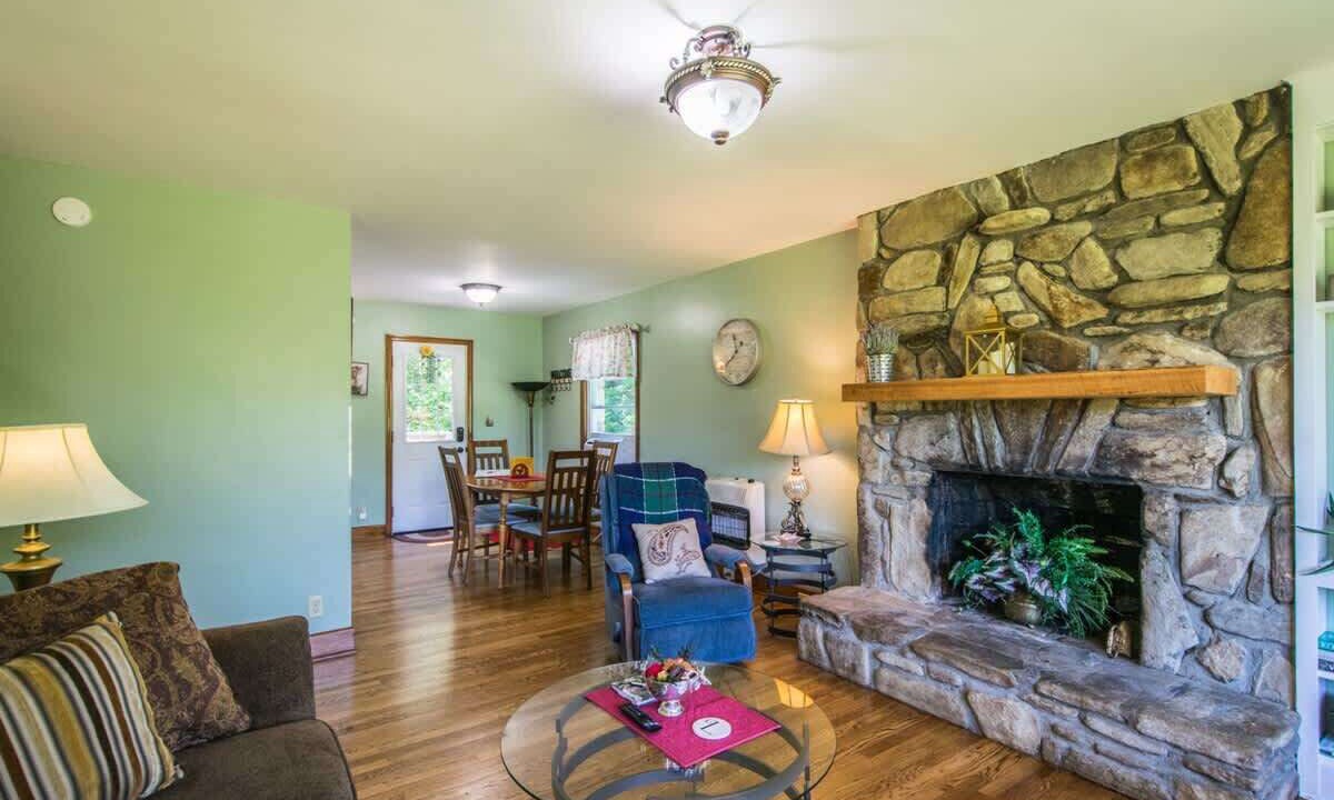 Photo of Bedroom in Hendersonville