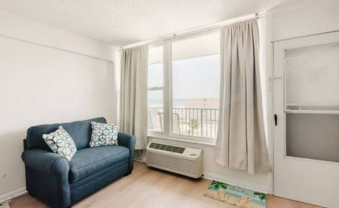 Photo of Livingroom in East Daytona