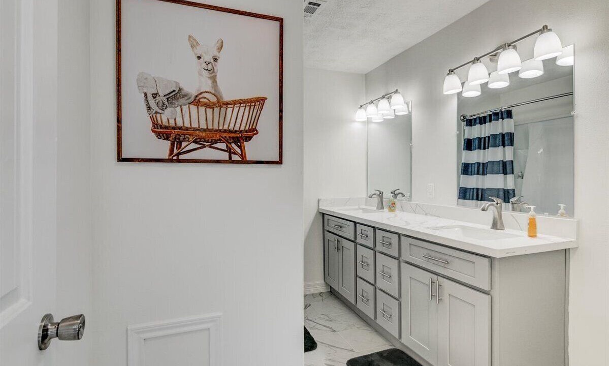 Photo of Bathroom in Lakeview  Jefferson County