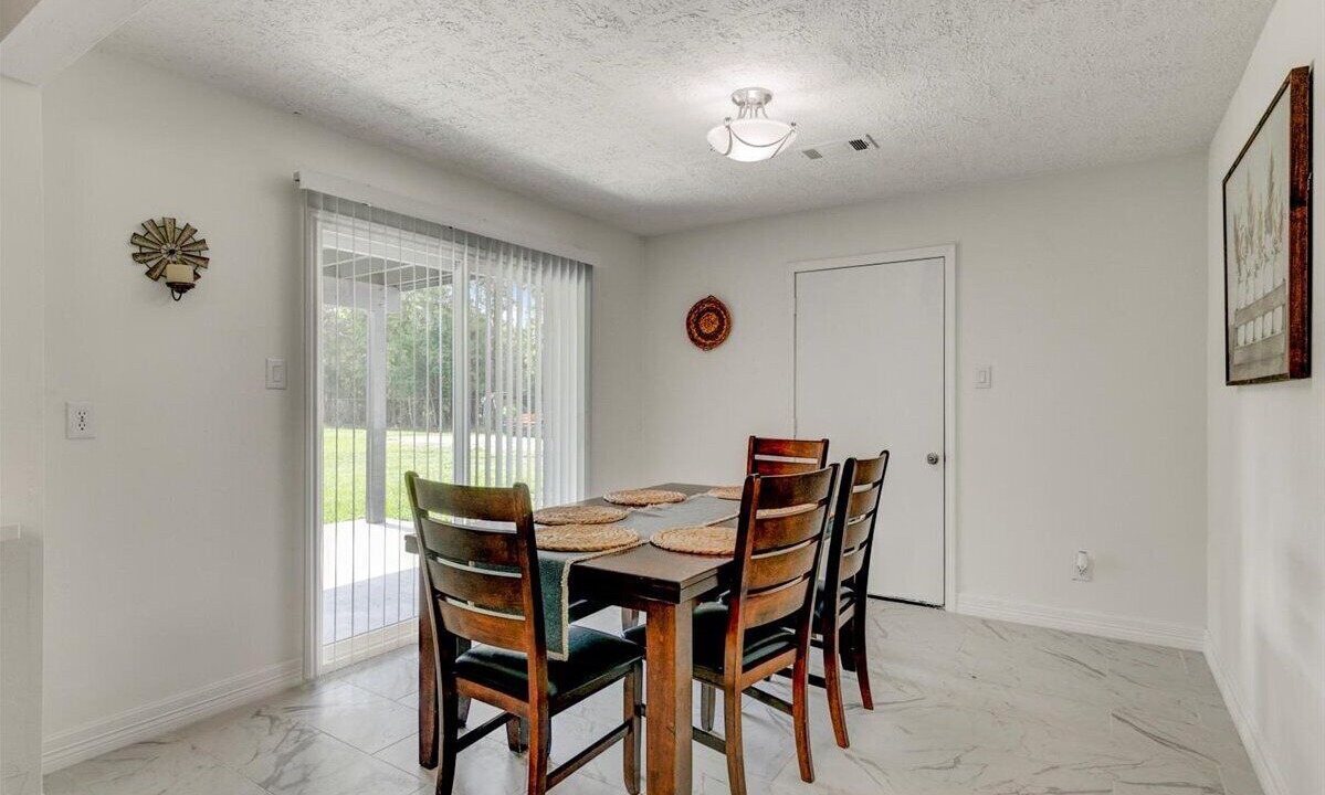Photo of Livingroom in Lakeview  Jefferson County