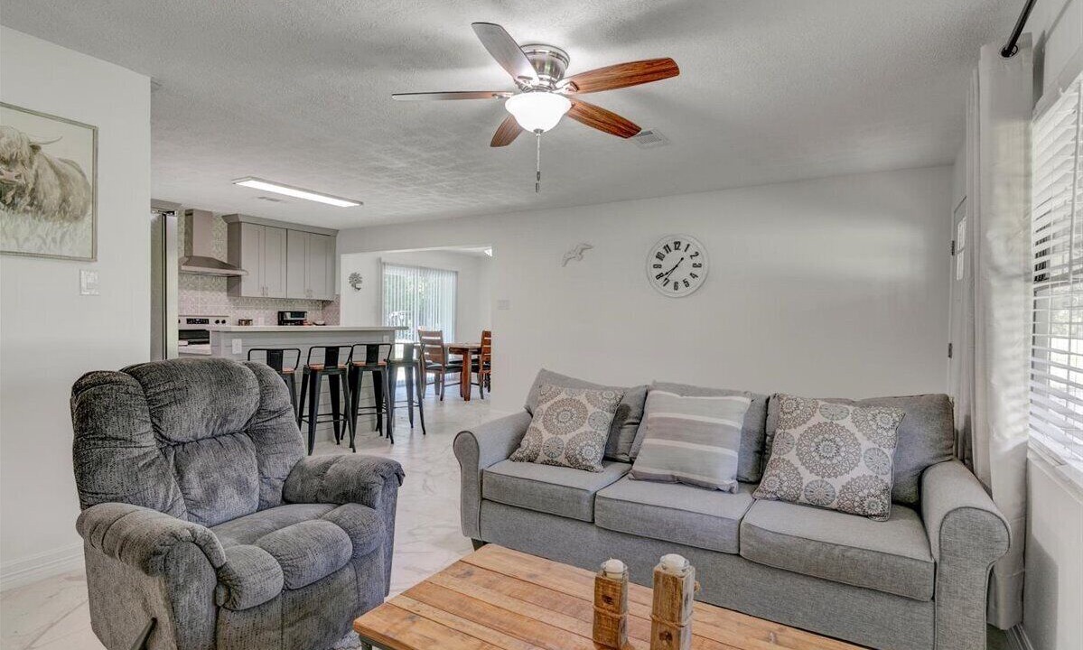 Photo of Livingroom in Lakeview  Jefferson County