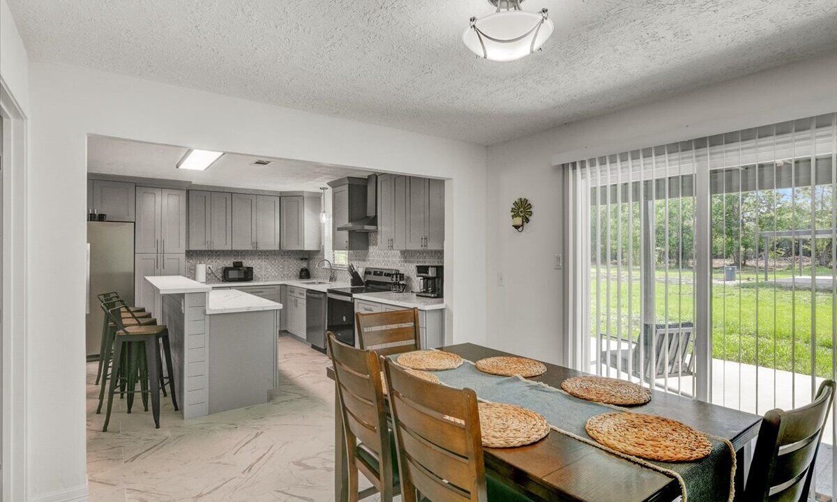 Photo of Livingroom in Lakeview  Jefferson County
