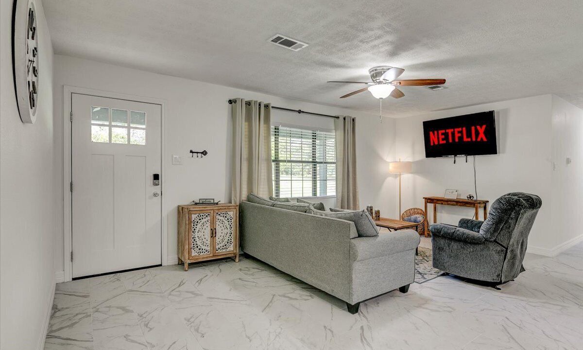 Photo of Livingroom in Lakeview  Jefferson County
