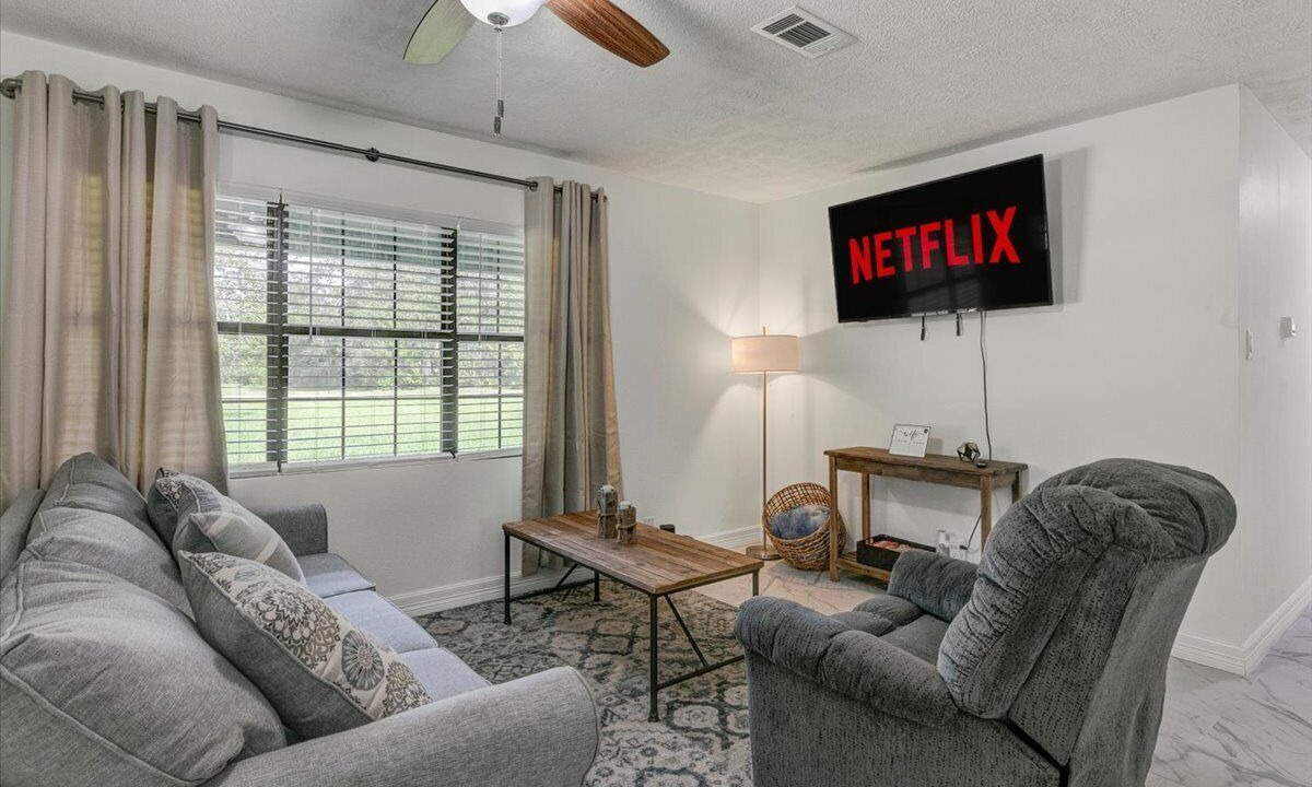 Photo of Livingroom in Lakeview  Jefferson County