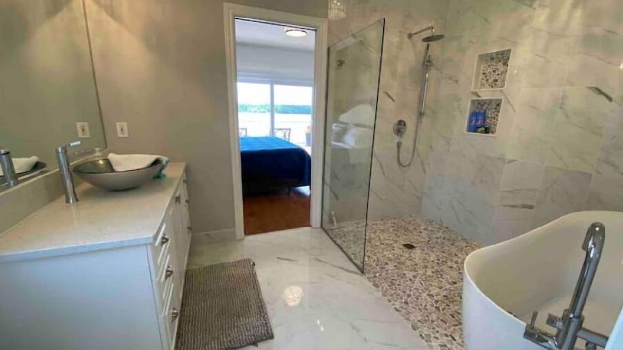 Photo of Bathroom in Amherstview