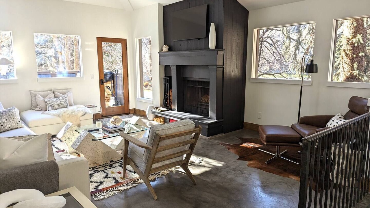 Photo of Livingroom in Warm Springs