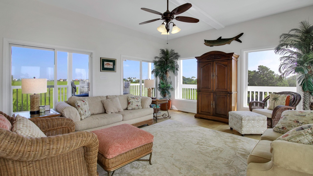 Photo of Livingroom in Oceanmarsh Subdivision