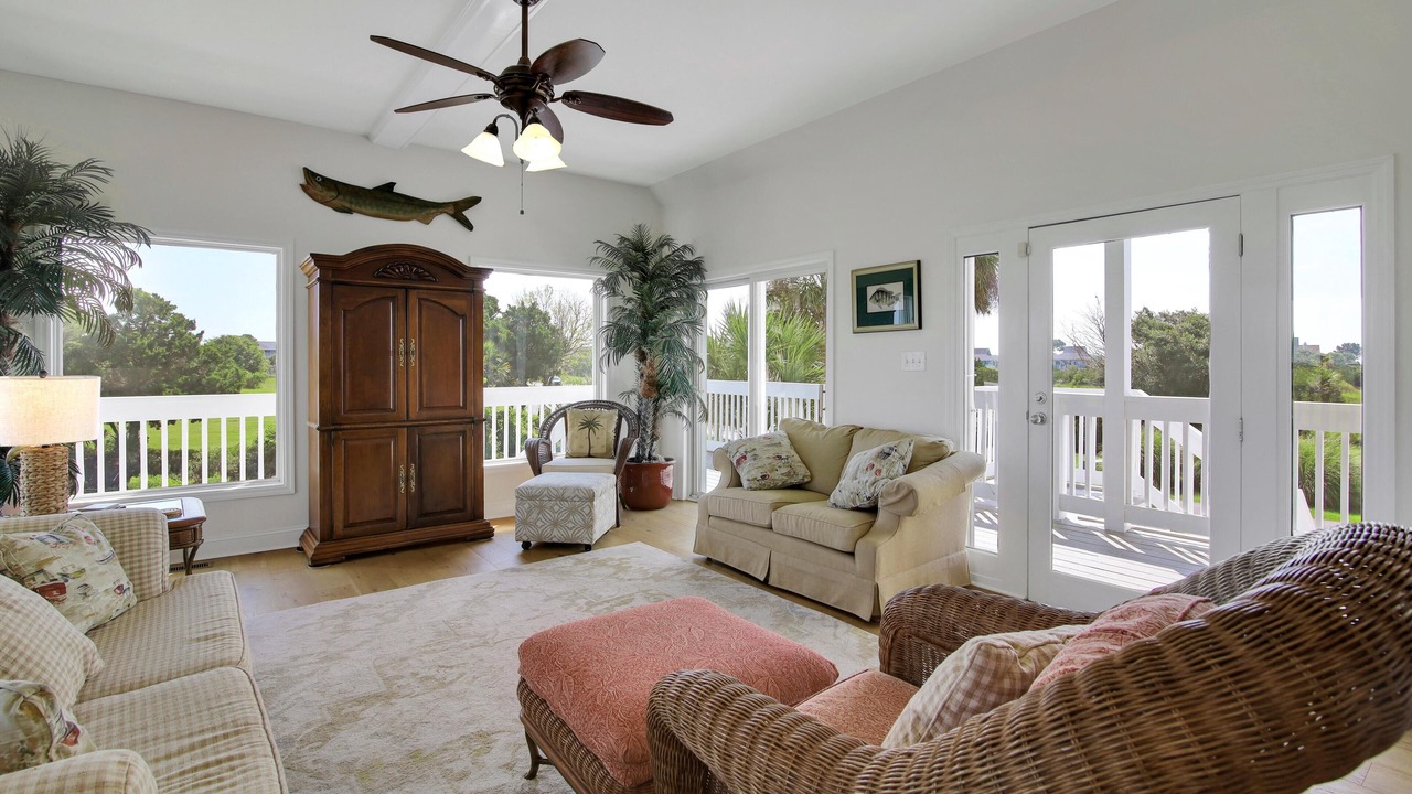 Photo of Livingroom in Oceanmarsh Subdivision