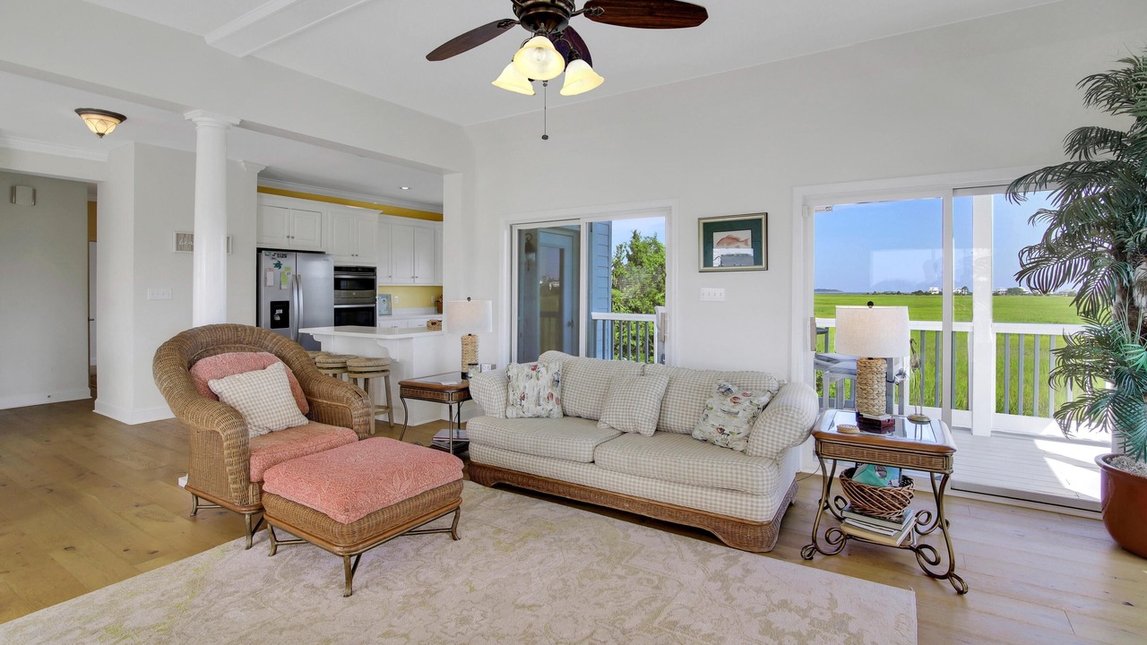 Photo of Livingroom in Oceanmarsh Subdivision