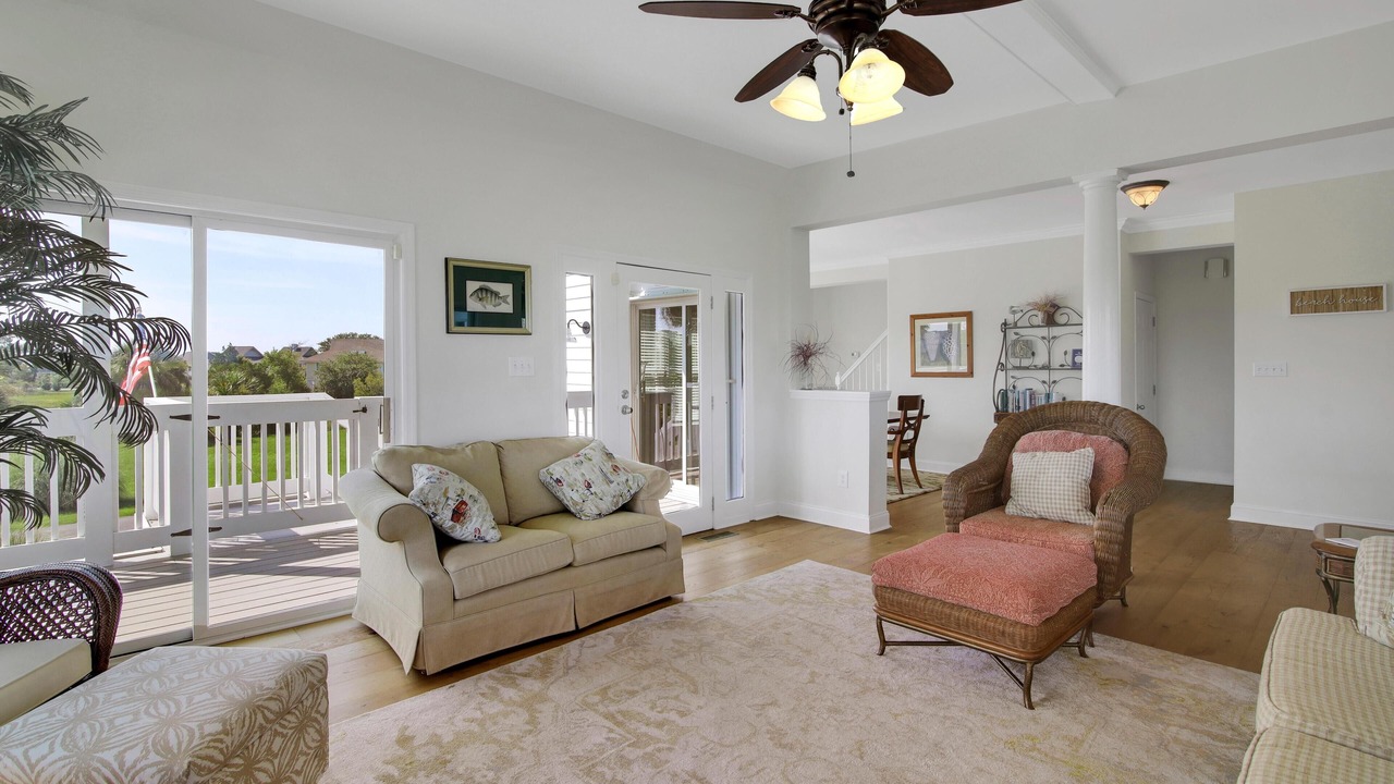 Photo of Livingroom in Oceanmarsh Subdivision